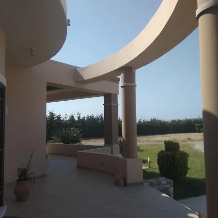 וילה - Family Comfort With Large Garden, Jacuzzi