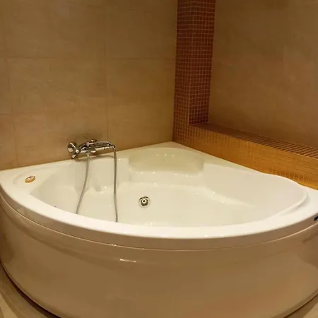 - Family Comfort With Large Garden, Jacuzzi העיירה קוס