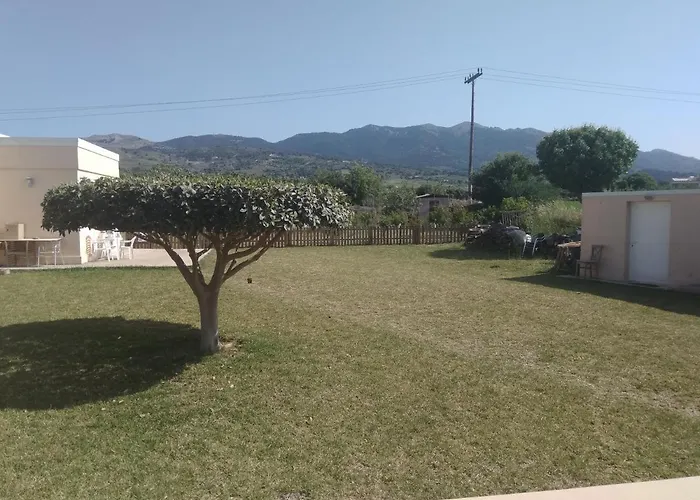 Vila - Family Comfort With Large Garden, Jacuzzi Kos