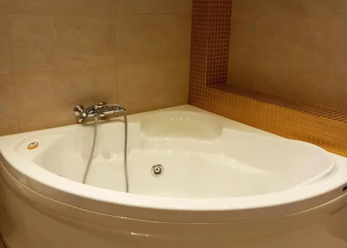 - Family Comfort With Large Garden, Jacuzzi Kos