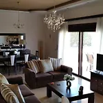 - Family Comfort With Large Garden, Jacuzzi * Kos