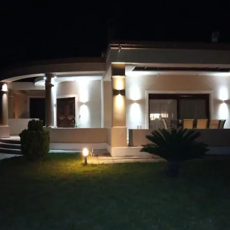 - Family Comfort With Large Garden, Jacuzzi فيلة بلدة كوس