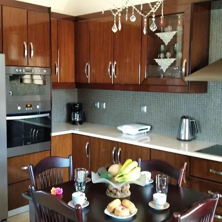 - Family Comfort With Large Garden, Jacuzzi Вілла *