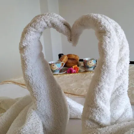 - Family Comfort With Large Garden, Jacuzzi *