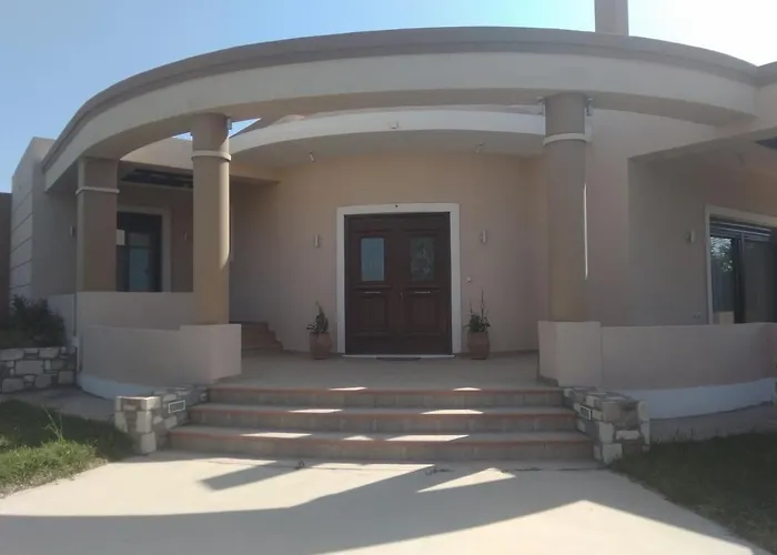 - Family Comfort With Large Garden, Jacuzzi Cós