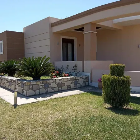 - Family Comfort With Large Garden, Jacuzzi Willa Miasto Kos