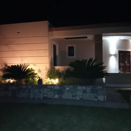 - Family Comfort With Large Garden, Jacuzzi Willa Miasto Kos