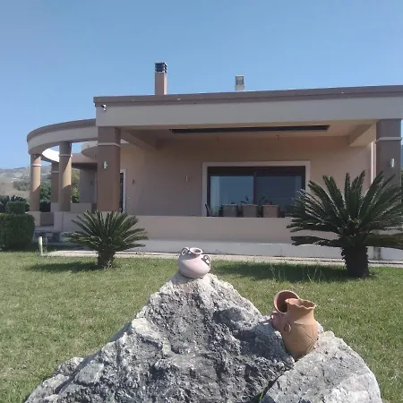 - Family Comfort With Large Garden, Jacuzzi Villa