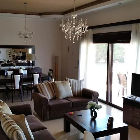 - Family Comfort With Large Garden, Jacuzzi * Miasto Kos