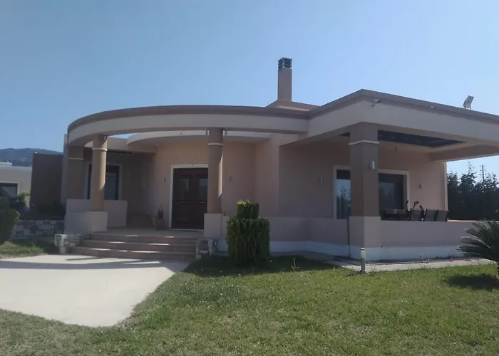 - Family Comfort With Large Garden, Jacuzzi بلدة كوس