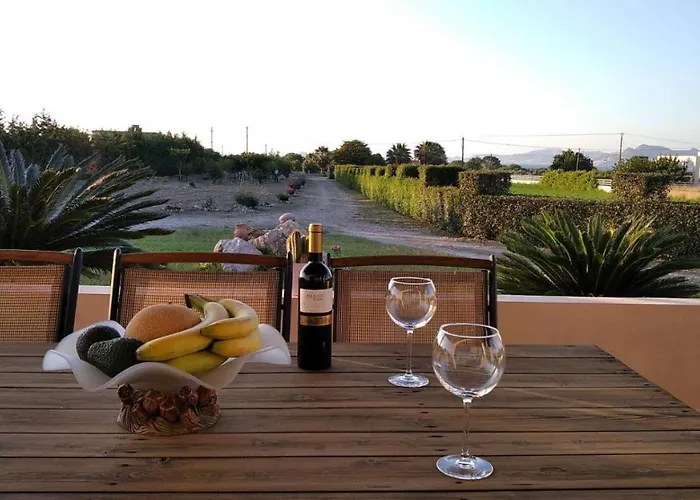 - Family Comfort With Large Garden, Jacuzzi فيلة