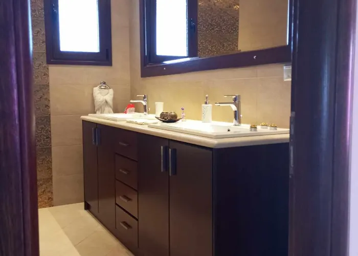 - Family Comfort With Large Garden, Jacuzzi بلدة كوس